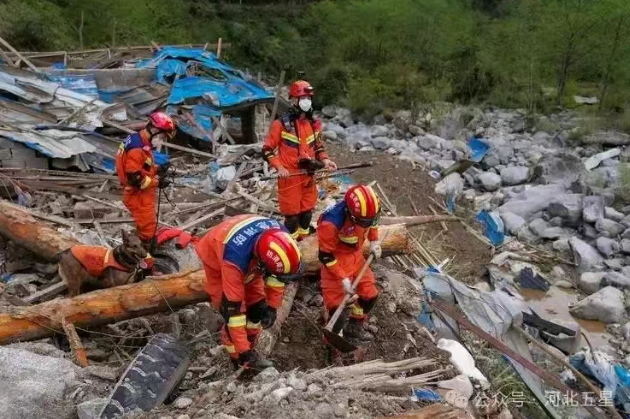 油動式大載荷長航時無人直升機——打造我國應急救援、防汛救災、森林草原消防的“新質戰斗力”!